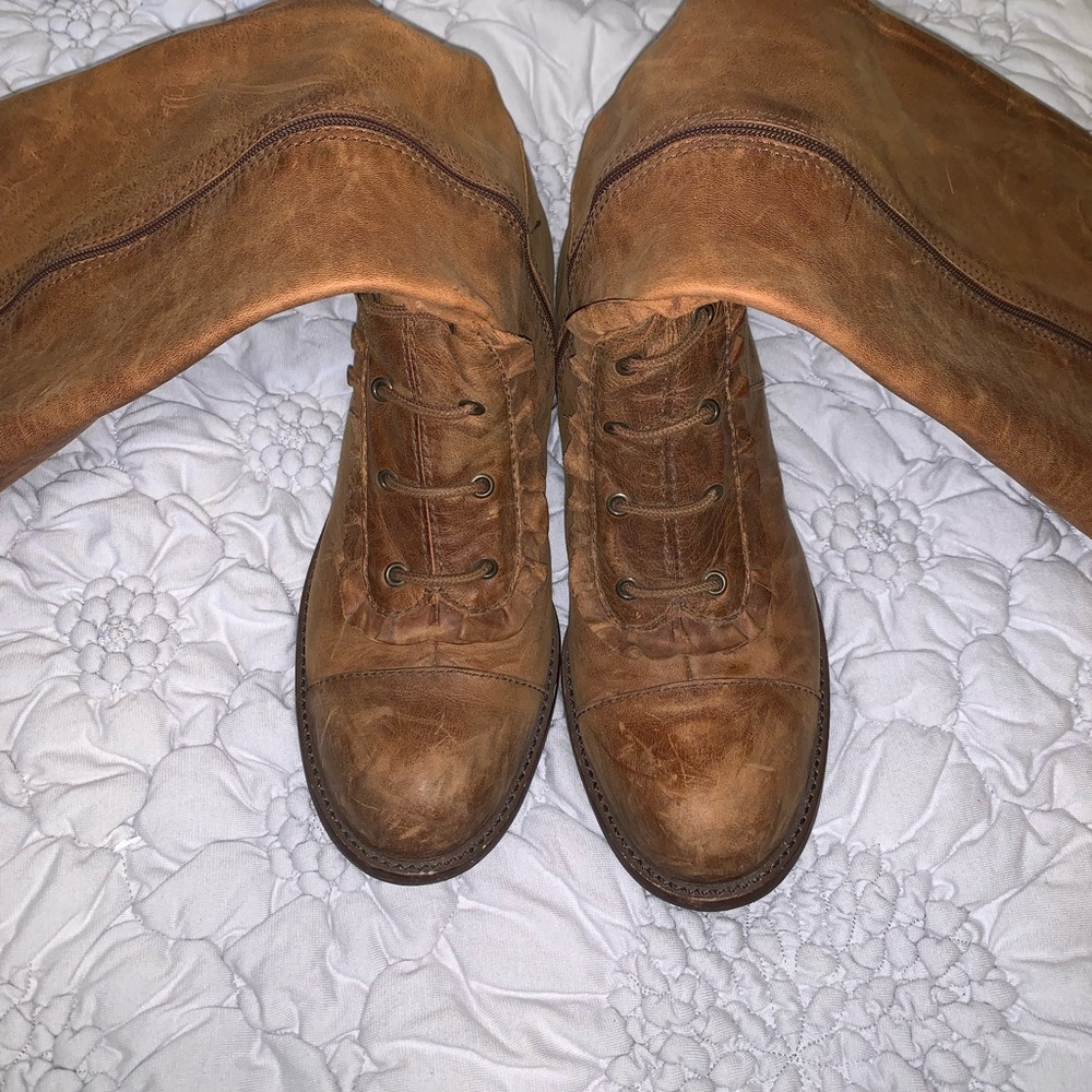 Boots with ruffle detail